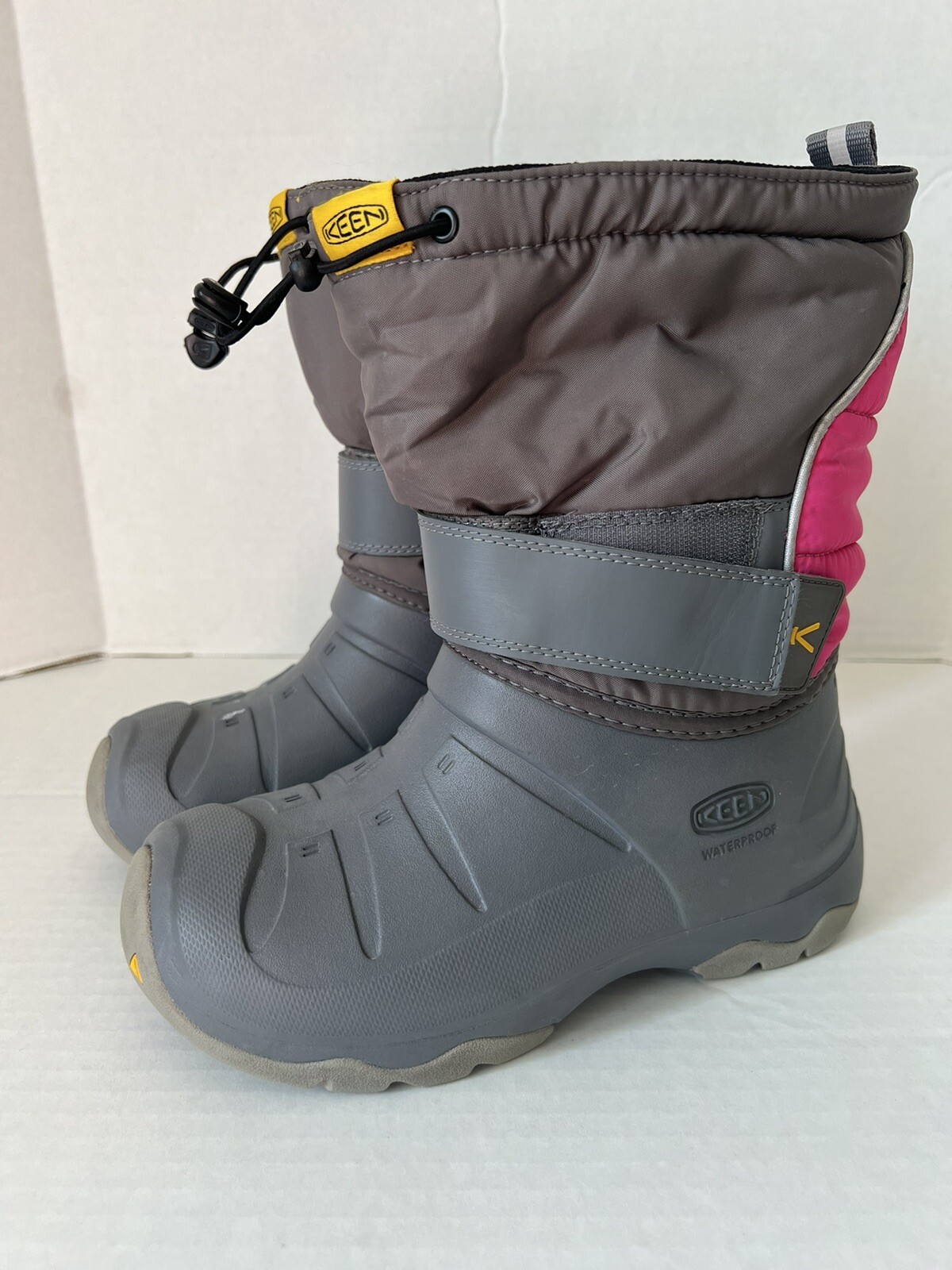 Stivali invernali Keen Lumi 2 grandi bambini giovani grigio rosa isolati US 4 EU 36