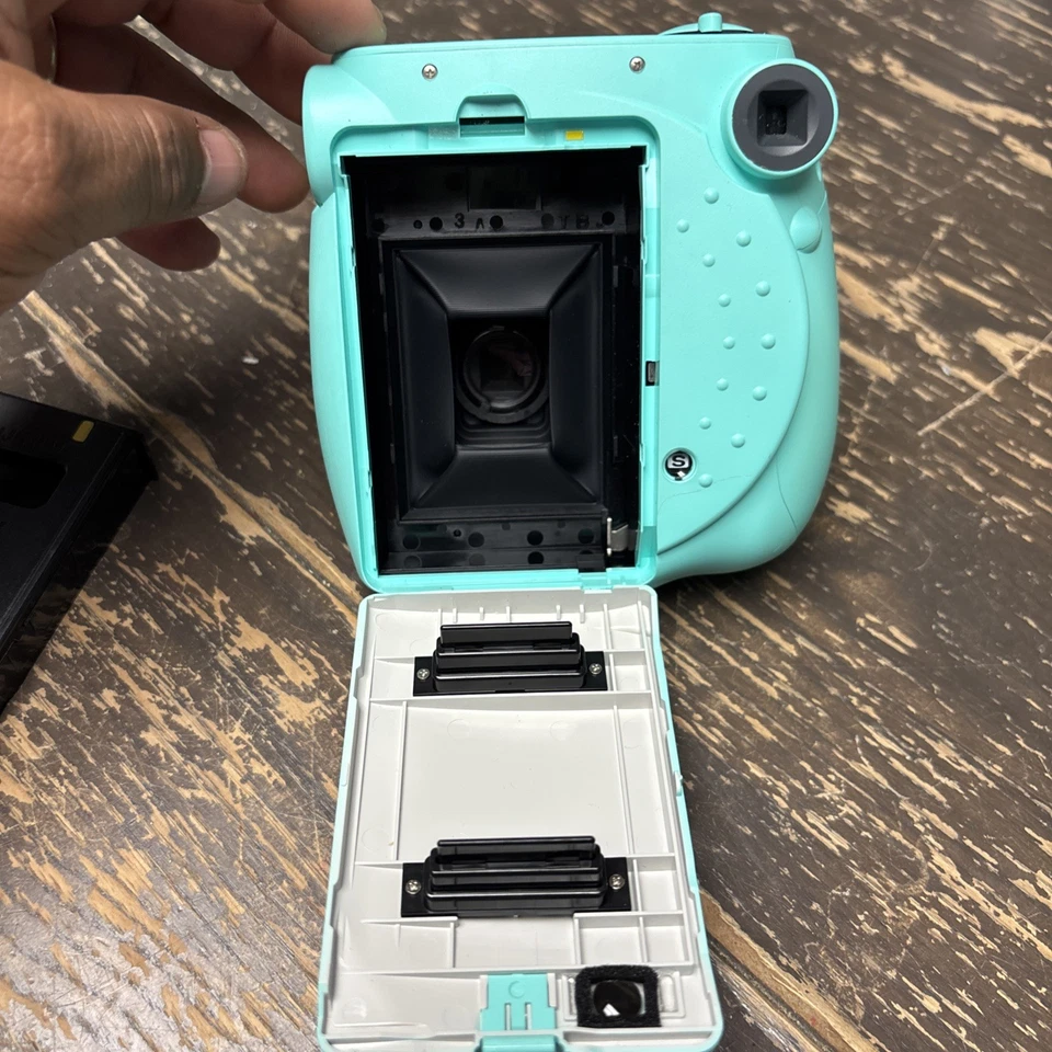 Cámara instantánea Fujifilm Instax Mini 9 con estuche Foto 3 de 3