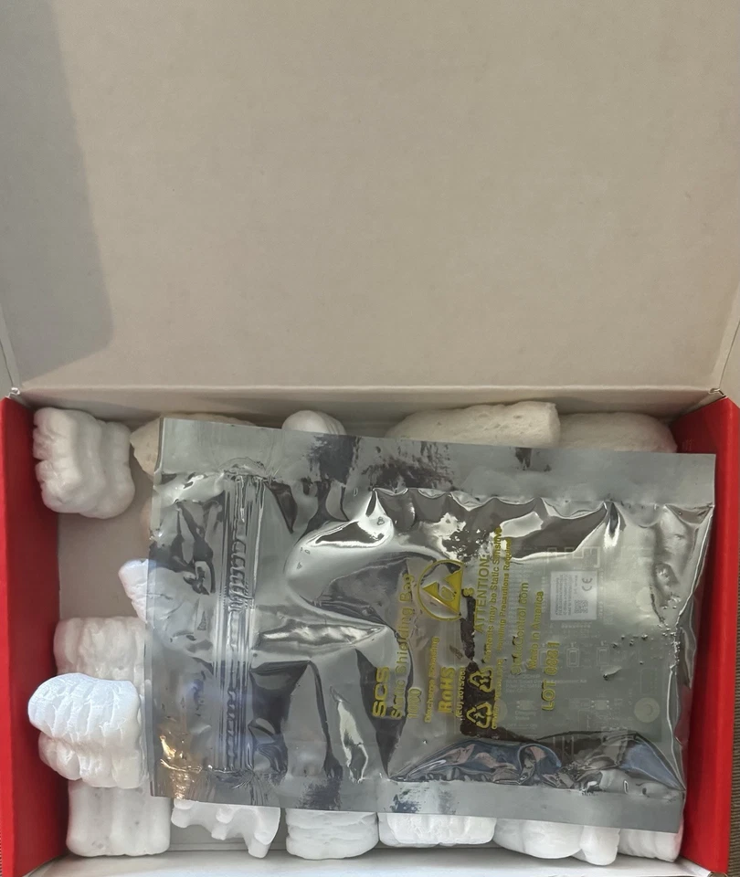 Kit de habilitación de dispositivos inteligentes Microchip AC164165 Wi-Fi® - Caja abierta, sin usar Foto 3 de 3