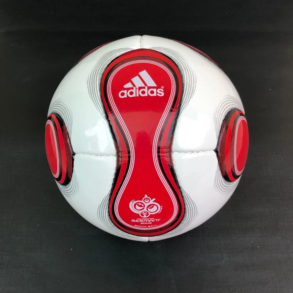 Preços baixos em Bola Adidas 2006 | eBay