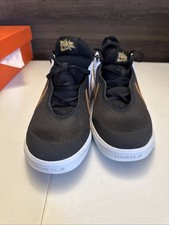 Nike Team Hustle D10 Black Metallic Gold Big Kids Size 7Y