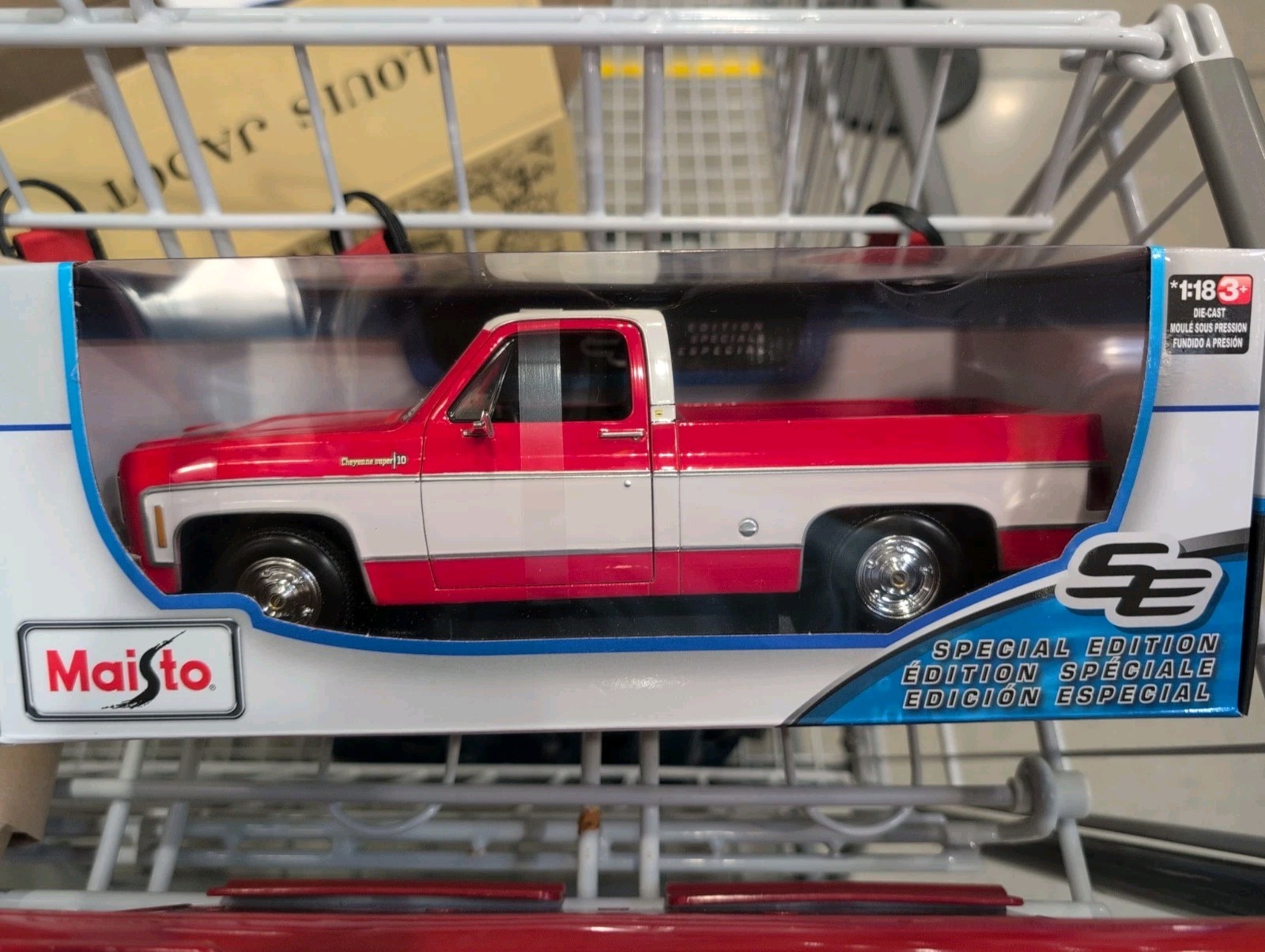 1/18 Maisto 1974 Chevy C10 Cheyenne Super Square Body Pickup Truck Red & White
