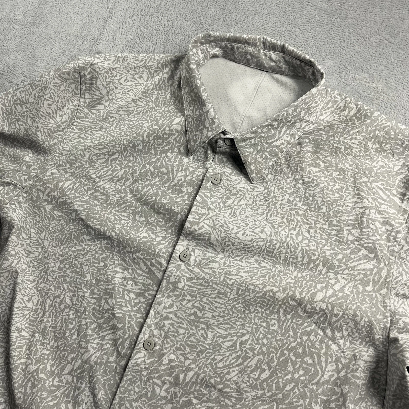 Lululemon Shirt Mens Large L Gray Vented Stretch Airing Easy Short Sleeve Shirt
Opens in a new windo