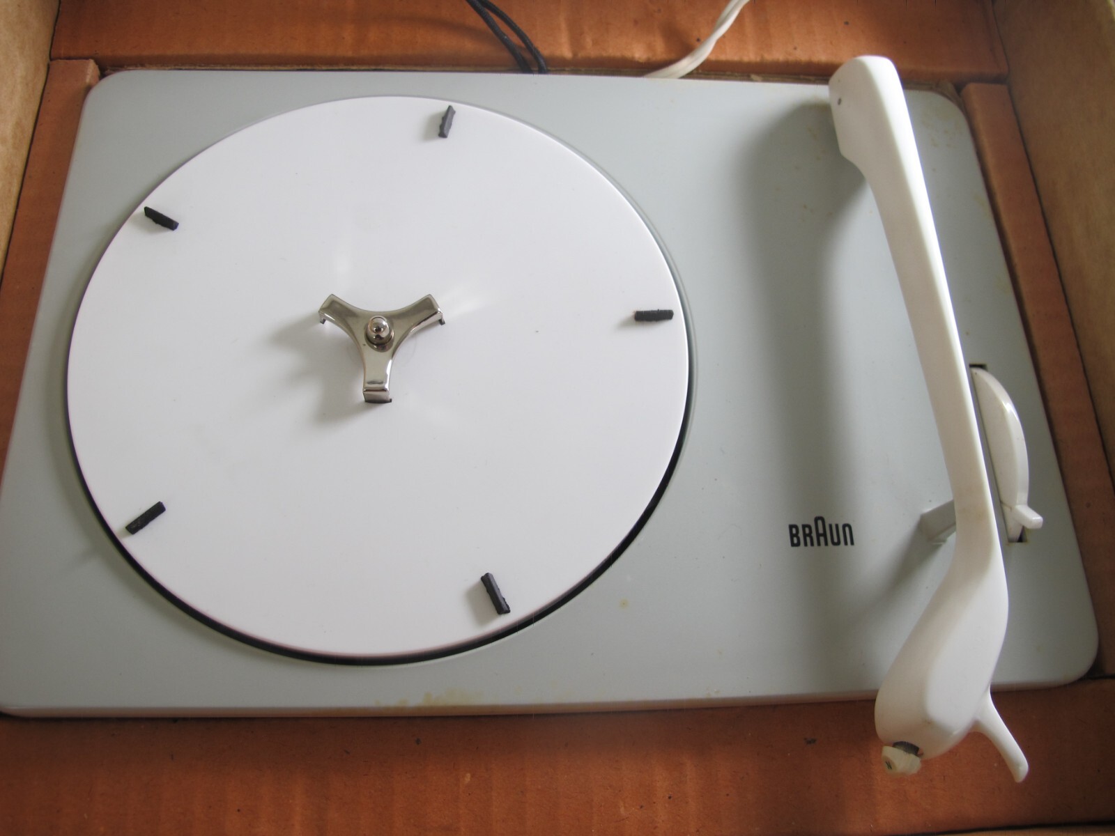 Braun Dieter Rams Einbau Plattenspieler Chassis PC original neu