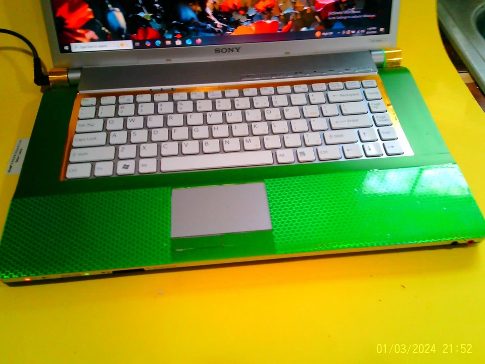 Sony Vaio POINT VENTURE vgn-fw351j,2.93ghz core 2x2,250ssd,4gb,16.4"hd bluray - Image 2 of 4