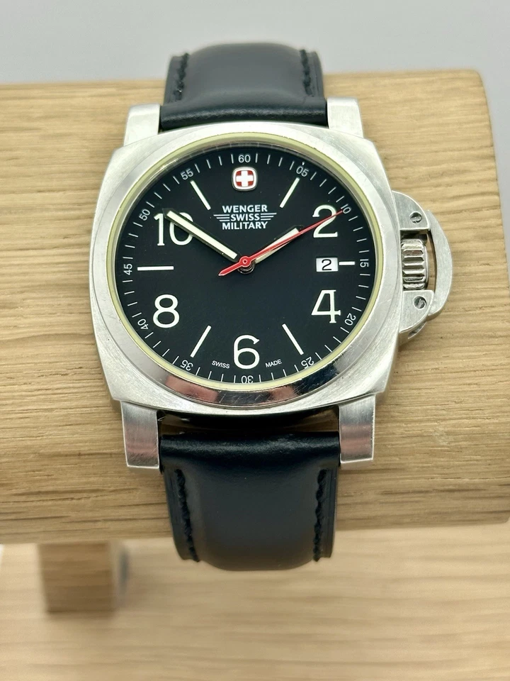 Relógio de campo suíço Wenger 7925X/T – mostrador preto, novo cristal, bateria e pulseira - Imagem 4 de 4