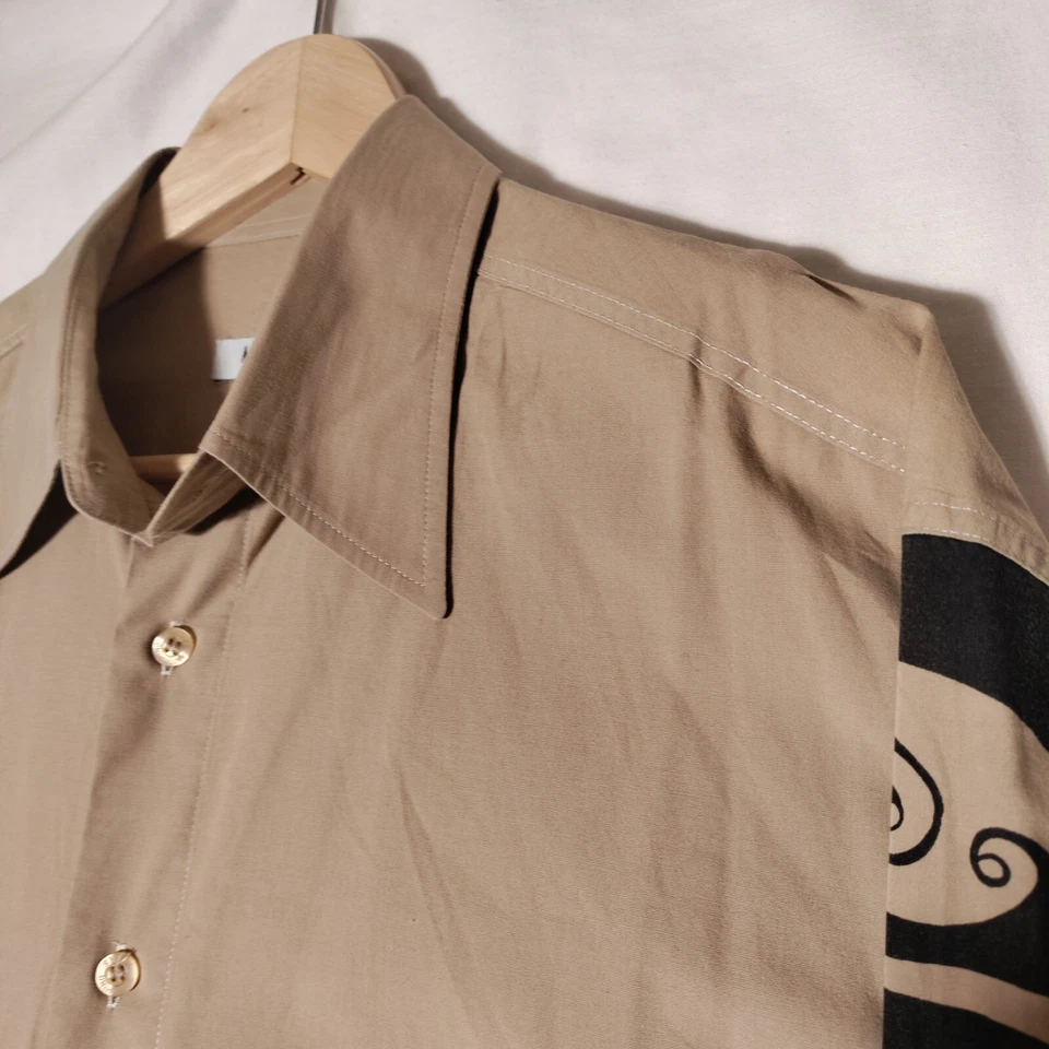 Vintage MOSCHINO Jeans Button Front Shirt Sz XL  Tan Tiki Print Sleeves Italy - Image 4 of 4