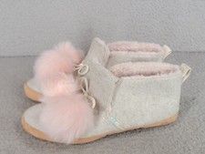 Toms Fyzzy Slippers Size 6 Womens Light Grey Pink Faux Fur Lining And Pompoms