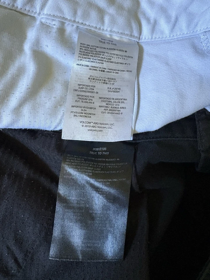 Lote de 2 Pantalones Cortos Chinos Volcom Para Mujer Talla 29 Negro Y Blanco Elastizados tiro Medio Foto 4 de 4