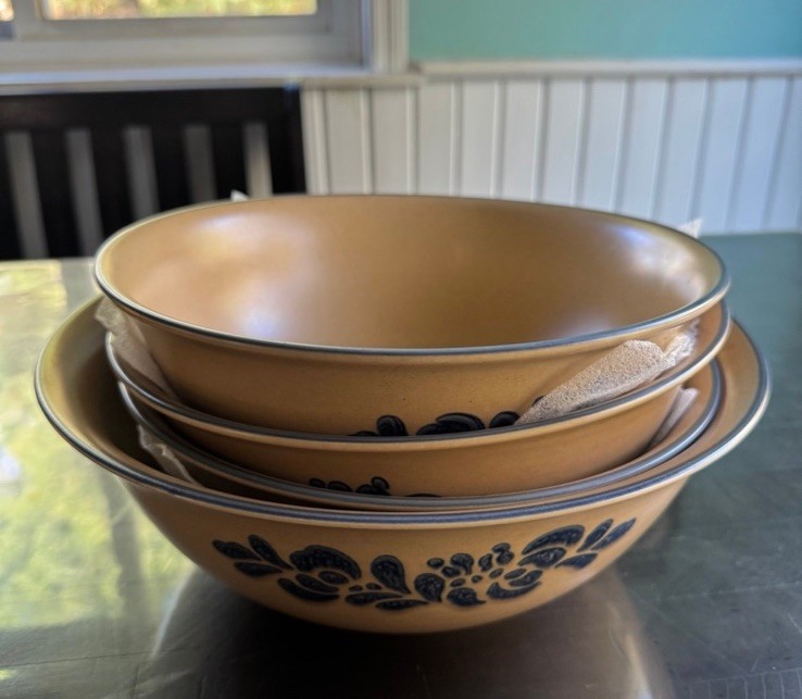 4 Vintage Pfaltzgraff Folk Art Serving Bowls