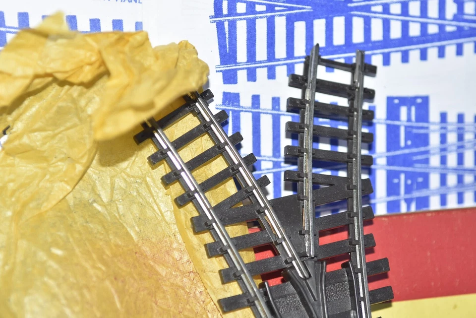 Tri-ang R437 HO/OO Gauge "Y" Point Hand Operated. Original Box & Tissue. No 2. - Image 2 of 4