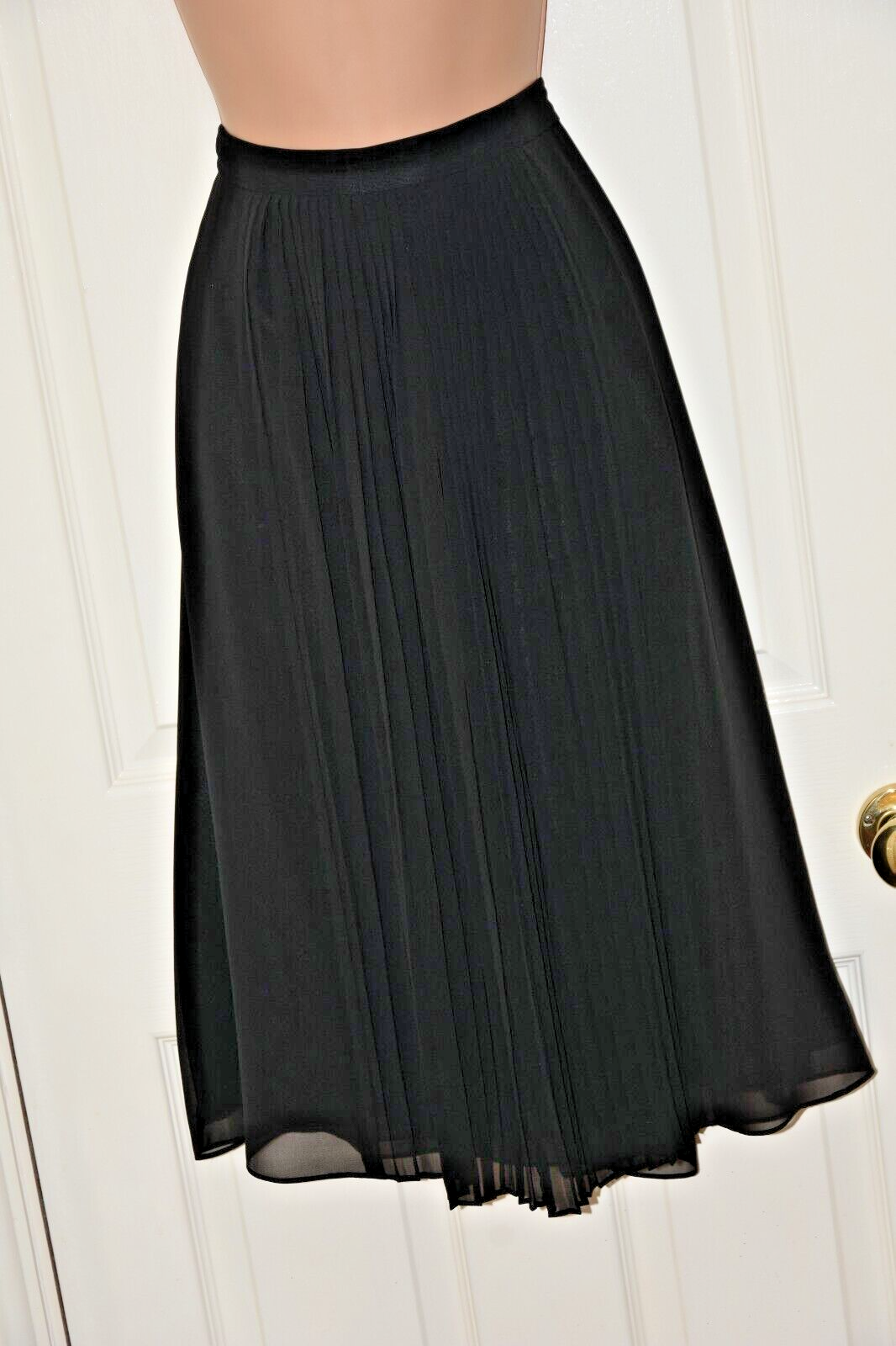 SKIRT - Floaty pleated skirt, UK 14, L.K.Bennett, pre-loved-image