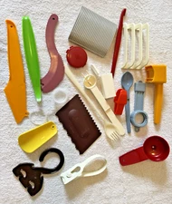 TUPPERWARE Vintage 19 Piece Gadgets Gifts-Tweezers, Scoop, Peelers, Misc (NEW)
