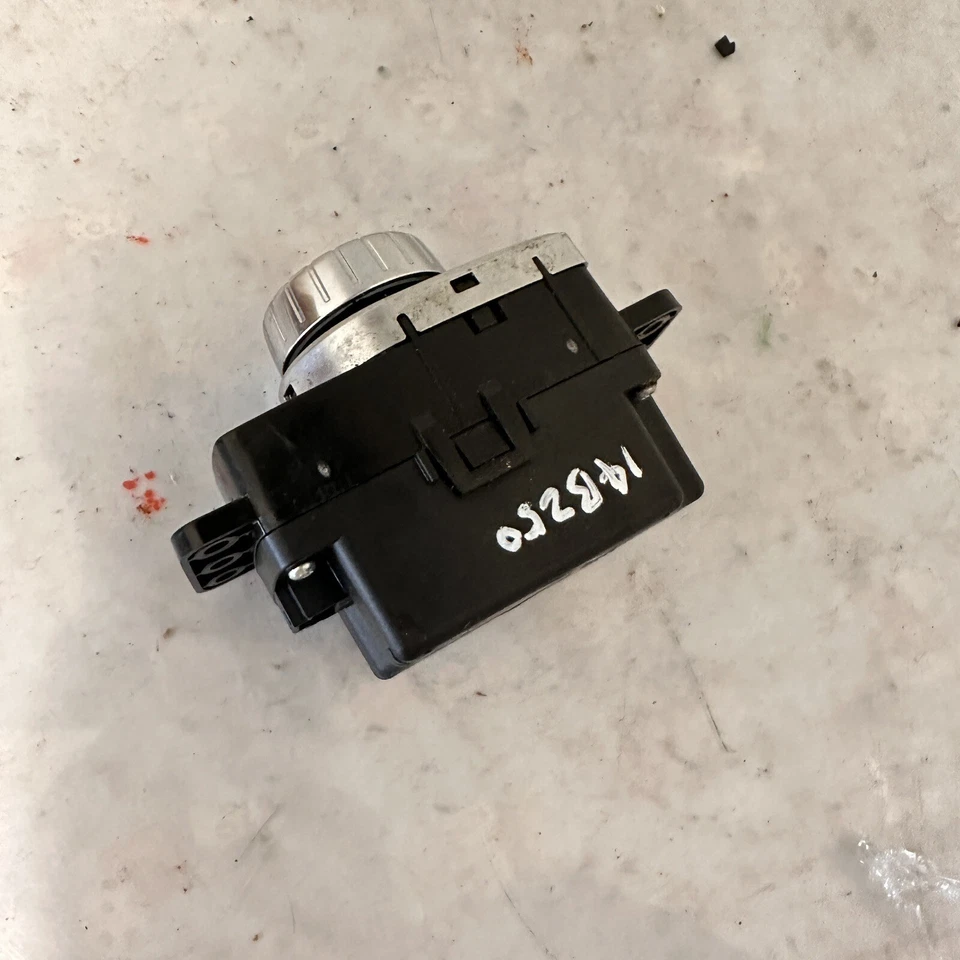 Mercedes-Benz B250 CLA 250 2014 interruptor de consola de tablero OEM 2469001509 Foto 3 de 4