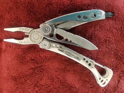 Leatherman Skeletool Multi-Tool Pliers Knife 1120 Date Code s