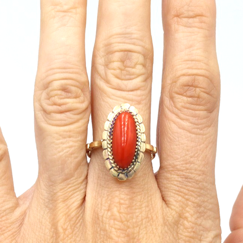 Bague corail des années 1960 - France