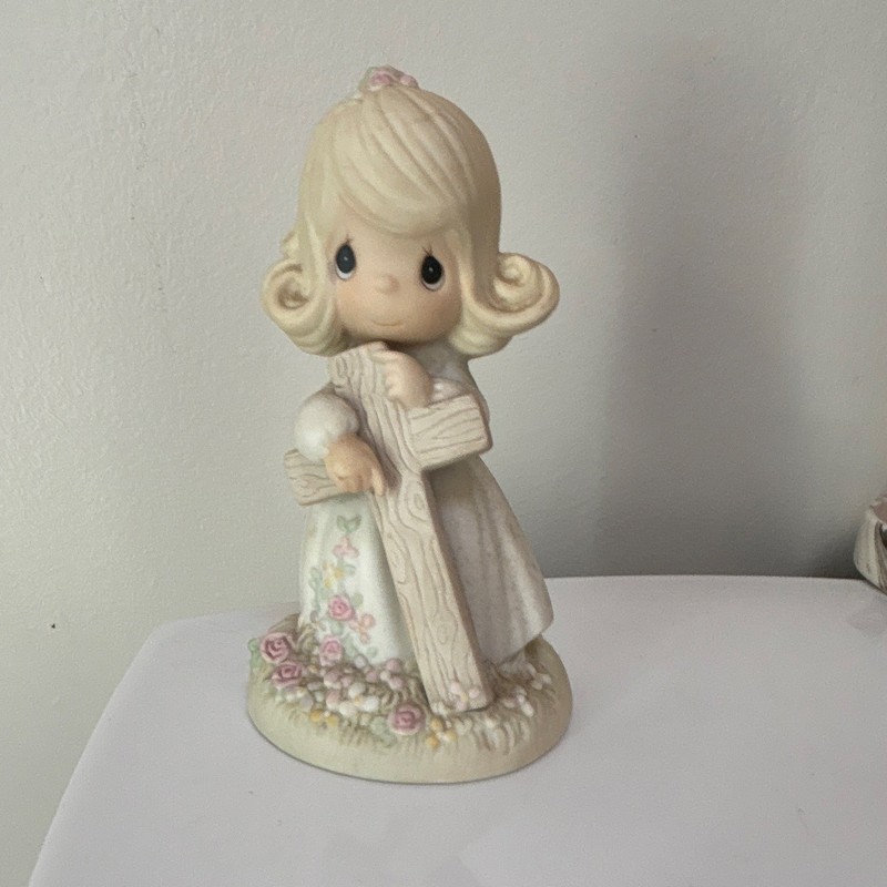 Precious Moments I Believe in the Old Rugged Cross Porcelain Figurine 1998