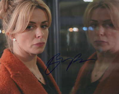 Eve Myles signed 8x10 photo