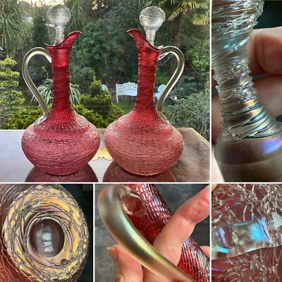 V SELTENES PAAR antike LOETZ ''ROSA'' CHINESISCHE CLARET KRÜGE UM 1890 IRISIEREND GEFÄDELT 10''