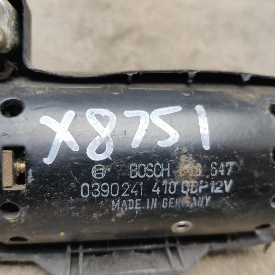 Mercedes W124 Windscreen Wiper Motor RHD Bosch 0390241410 Windshield - Image 3 of 4