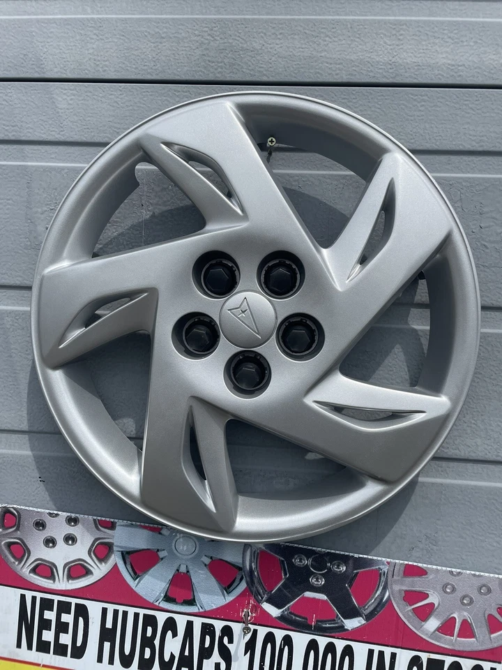 1999-2002 Pontiac Sunfire Silver 15” Hubcap 1 Original Bolt On Minor Flaws used - Image 2 of 4