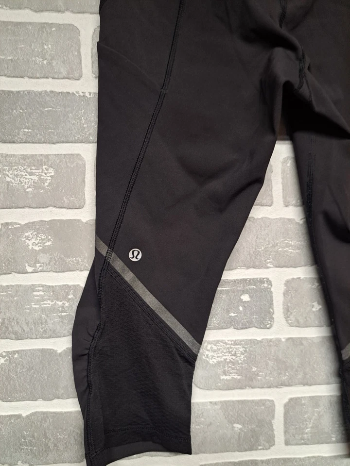 Lululemon Womens Black Crop Pull On Capri Legging Pants Size 6 - Image 4 of 4