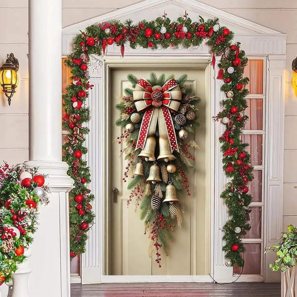 Botín de cubierta de puerta de Navidad con campanas doradas y lazo rojo colgante pancarta telón de fondo Foto 4 de 4