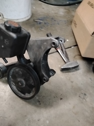 2003 Dodge Durango Power Steering Pump Reservoir And Idler And Aluminum Bracket - Picture 7 of 19