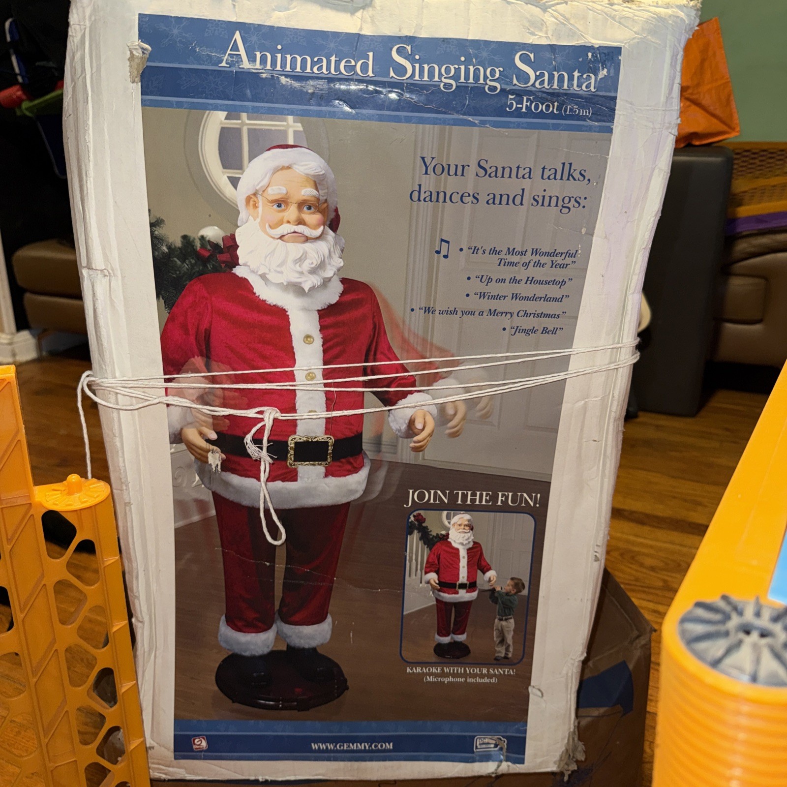 Gemmy 5 Ft Tall Animated Santa Claus Dances And Sings - New-