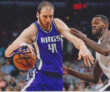 Kosta Koufos Autographed 8x10 Sacramento Kings D928