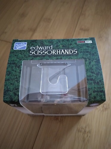 The Loyal Subjects Edward Scissorhands Action Figure - Suburban Edition - Picture 4 of 6