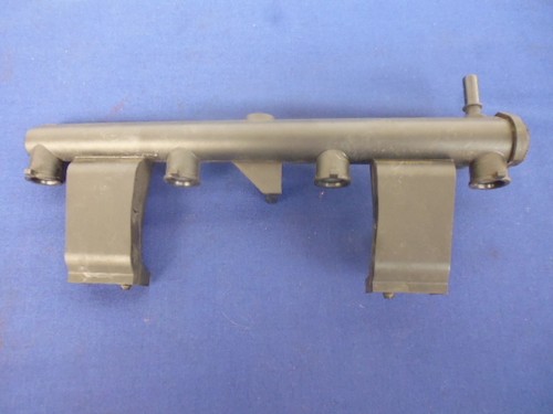 Peugeot 307 1,6 16V NFU Einspritzrohr Einspritzleiste 9636520780