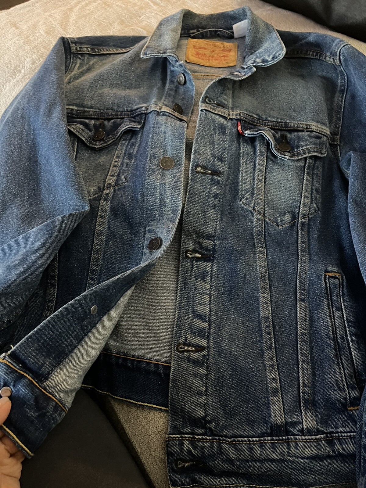 levis jean jacket medium - image 12