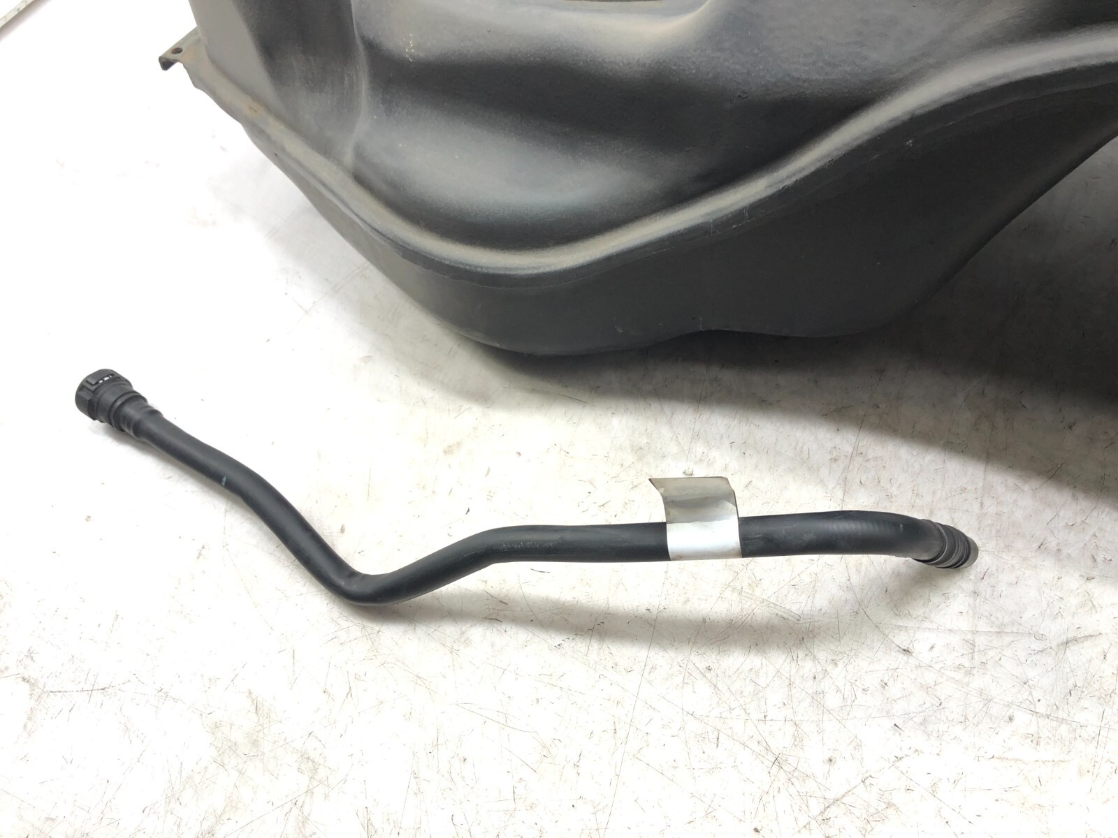 2014-2017 MASERATI GHIBLI FUEL GAS TANK RESERVOIR OEM.
