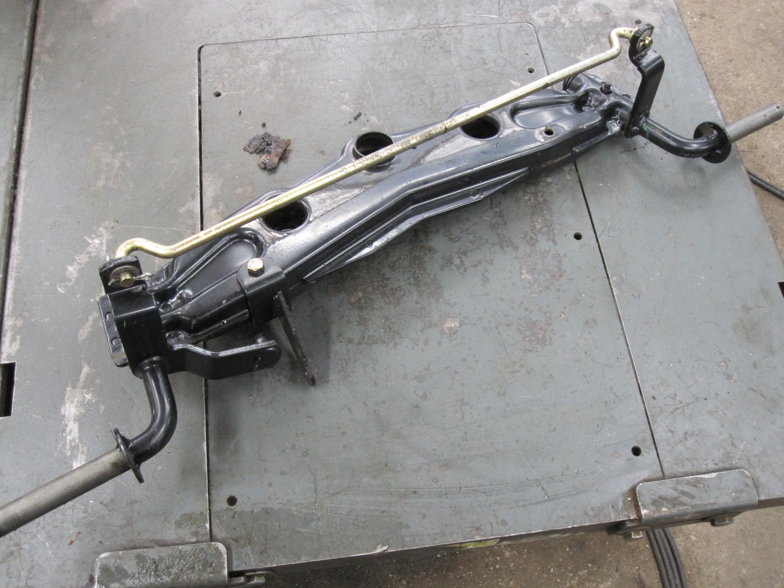 TORO WHEEL HORSE 1232 12 32 FRONT AXLE & SPINDLES eBay