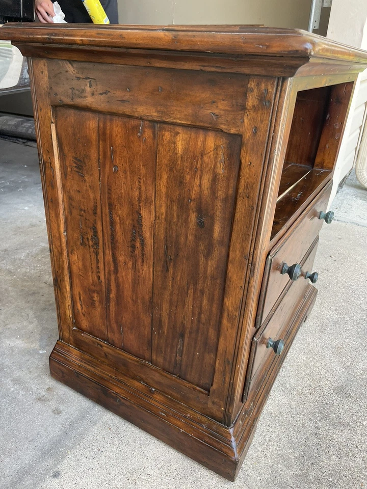 Mesita de noche antigua Theodore Alexander Castle Bromwich Foto 2 de 3