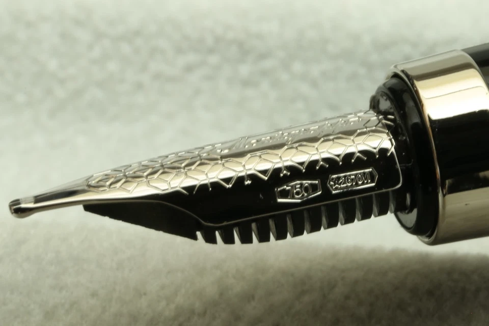 Montegrappa "NEROUNO" Fountain Pen, NIB: 18 k White Gold / B Black MSRP 715$ - Imagem 3 de 4