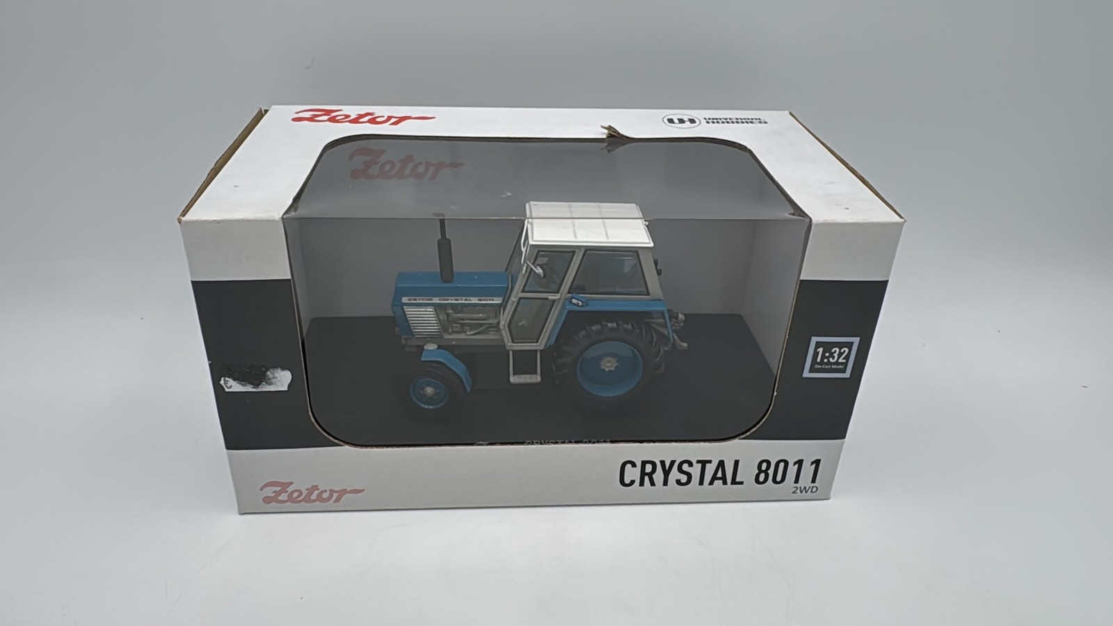 UNH5246 Universal Hobbies Zetor Crystal 8011 2WD 1/32