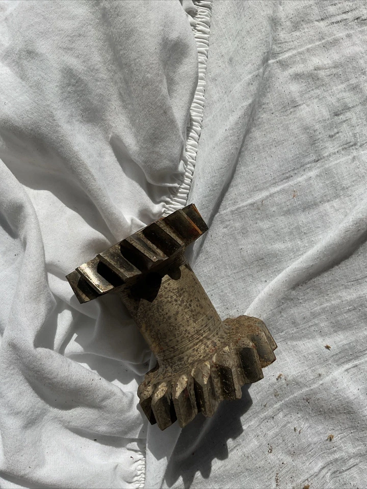 1940-1960 Chevrolet Master BelAir Nomad Pickup NOS reverse idler gear 591238 - Image 4 of 4