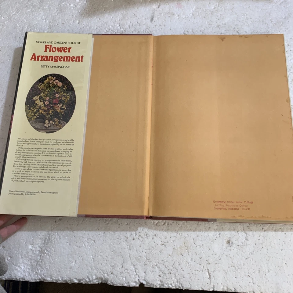 Homes and Gardens Book of Flower Arrangement Betty Massingham 1976 HC/DJ - Image 2 of 4