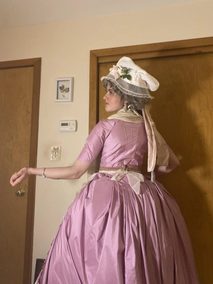 Vestido de seda lavanda do século XVIII - Imagem 3 de 4