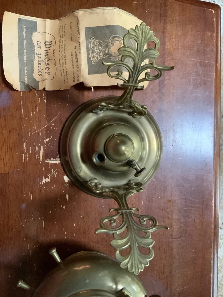 Antigua tetera CHRISTOFLE FRANCE de latón inclinable Foto 4 de 4