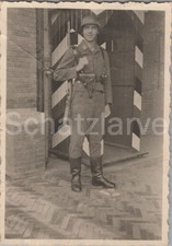 Foto, Wk2, Luftwaffe Soldat mit großer Pistolentasche (MJ-123)