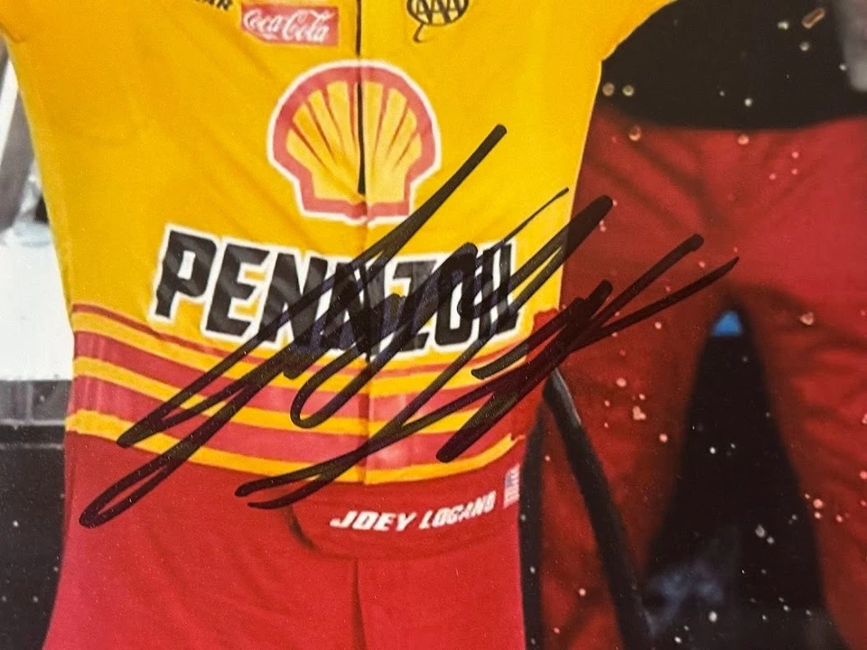 Подписанный Джоуи Логано гоночный фоторамочный дисплей 8x10 Pennzoil 3X чемпион NASCAR PSA - Изображение 3 из 4
