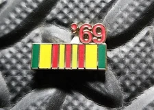 VIETNAM SERVICE RIBBON 1969 HAT/LAPEL PIN