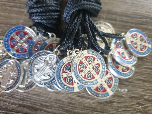 Lot of 10, 25mm Saint Benedict Medal, Blue/Red Enamel on a black cord - Picture 4 of 4