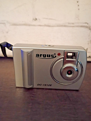Argus DC1512E Digital Camera - Silver - powers on and takes pic
