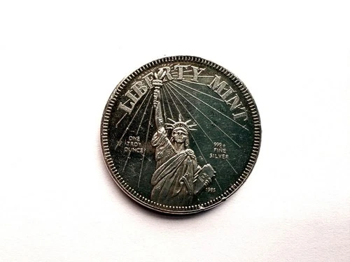 1985 Liberty Mint Silver Round – 1 oz .999 Fine Silver – Statue of Liberty