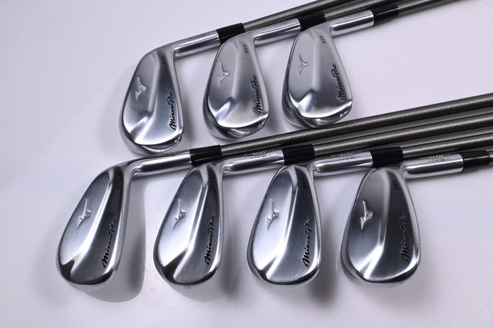Mizuno Pro 225 Irons / 5-PW+GW / Regular Flex Aerotech Steelfiber i95 Shafts - Image 2 of 4