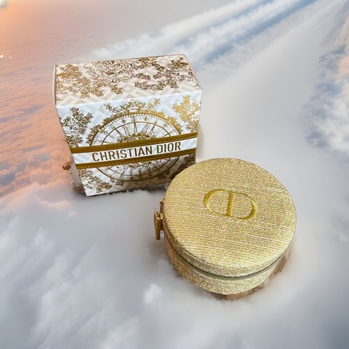 Christian DIOR 2024 Gold Glitter Designer Travel Jewelry Christian DIOR 2024 Gold Glitter Designer Travel Jewelry
